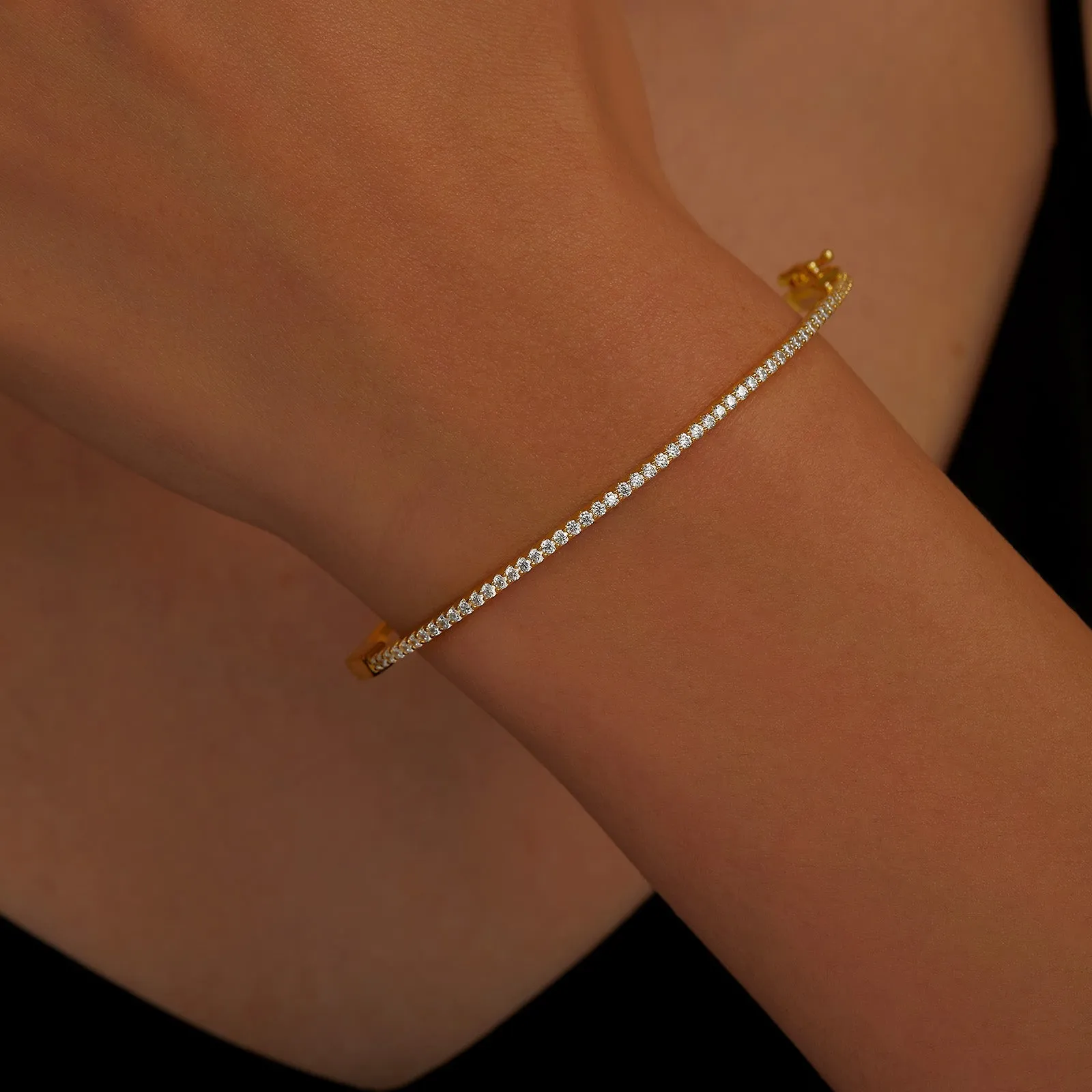 0.81 CTW Classic Bangle Bracelet