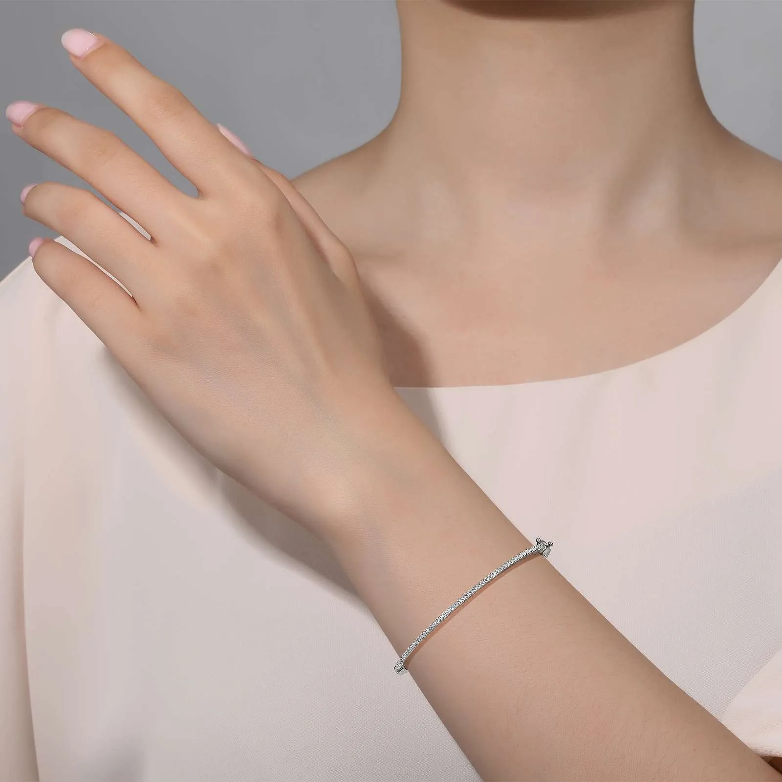 0.81 CTW Classic Bangle Bracelet