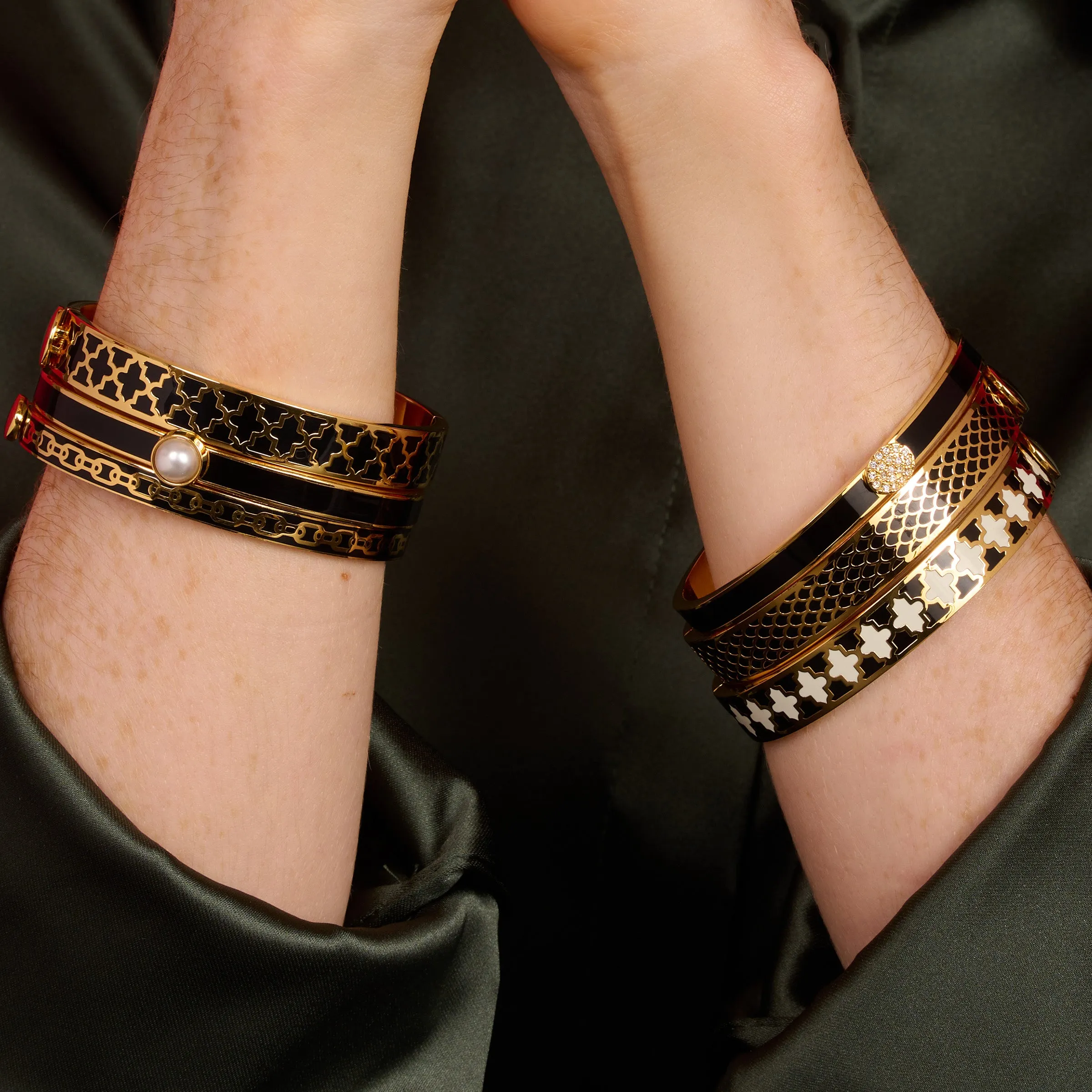 Agama Black & Gold Bangle