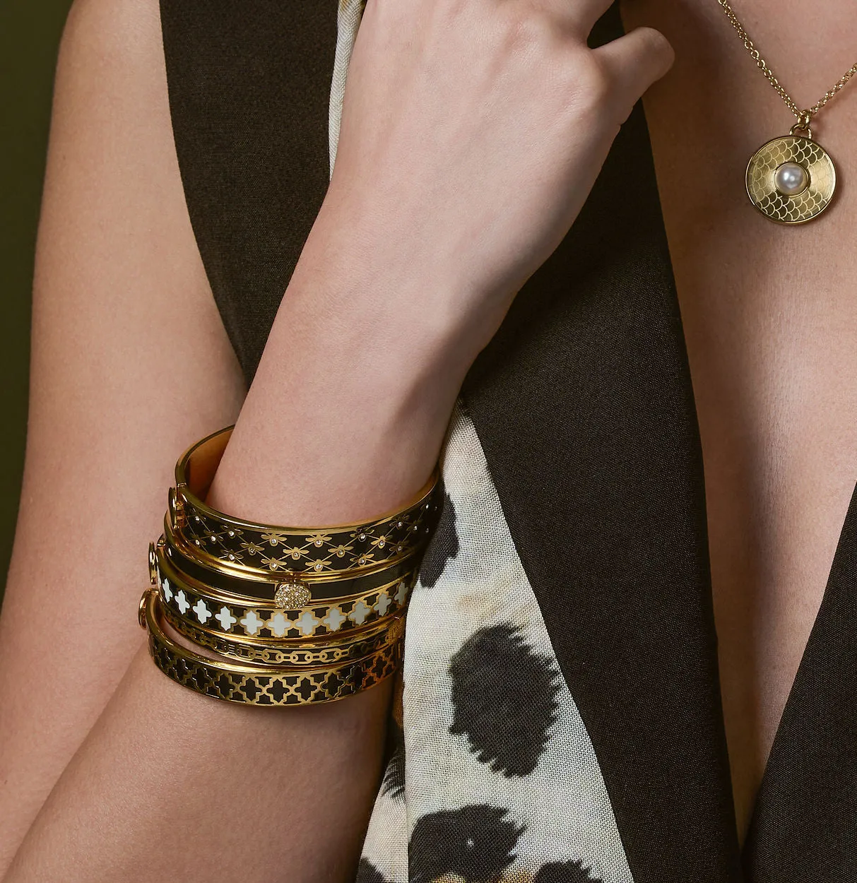 Agama Black & Gold Bangle