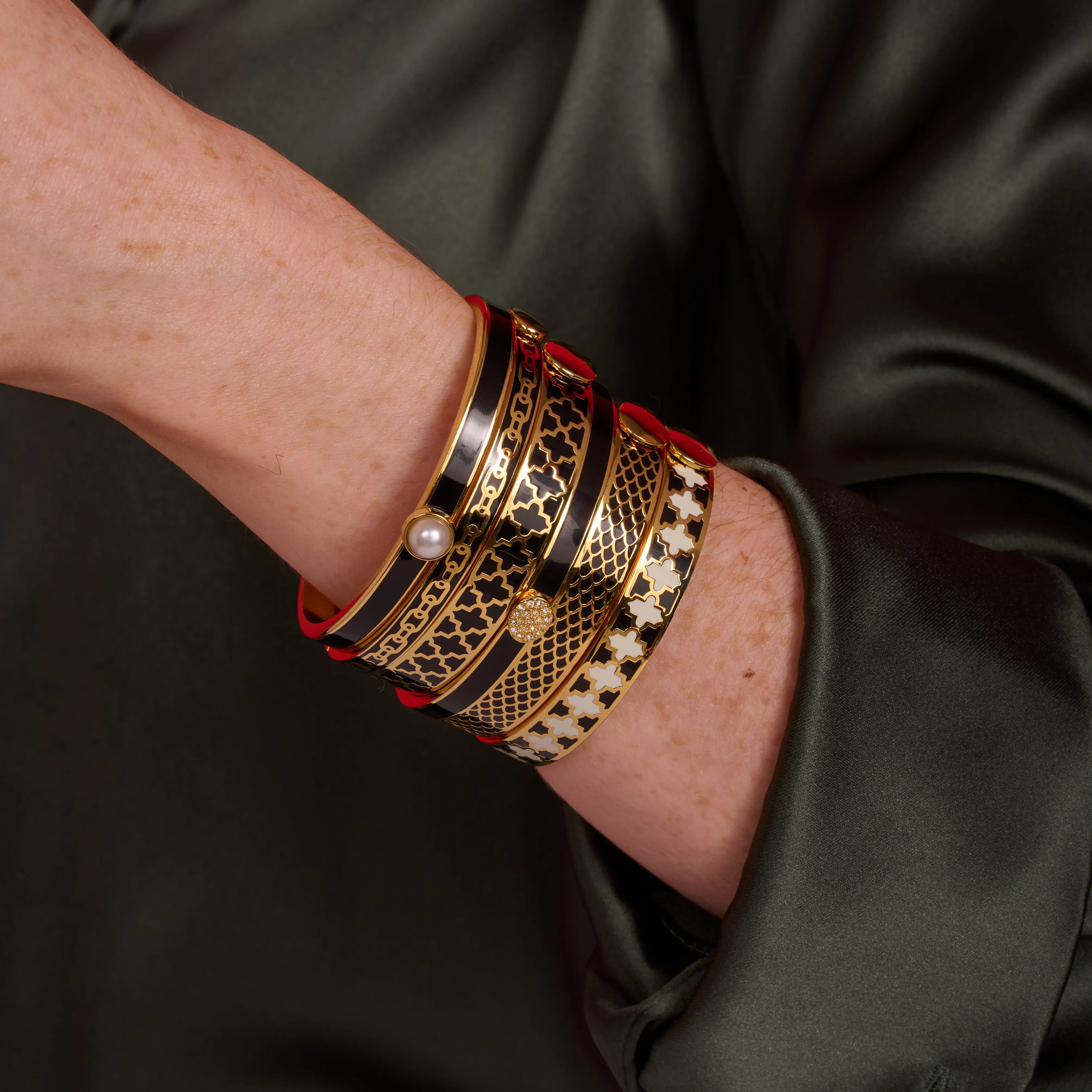Agama Black & Gold Bangle