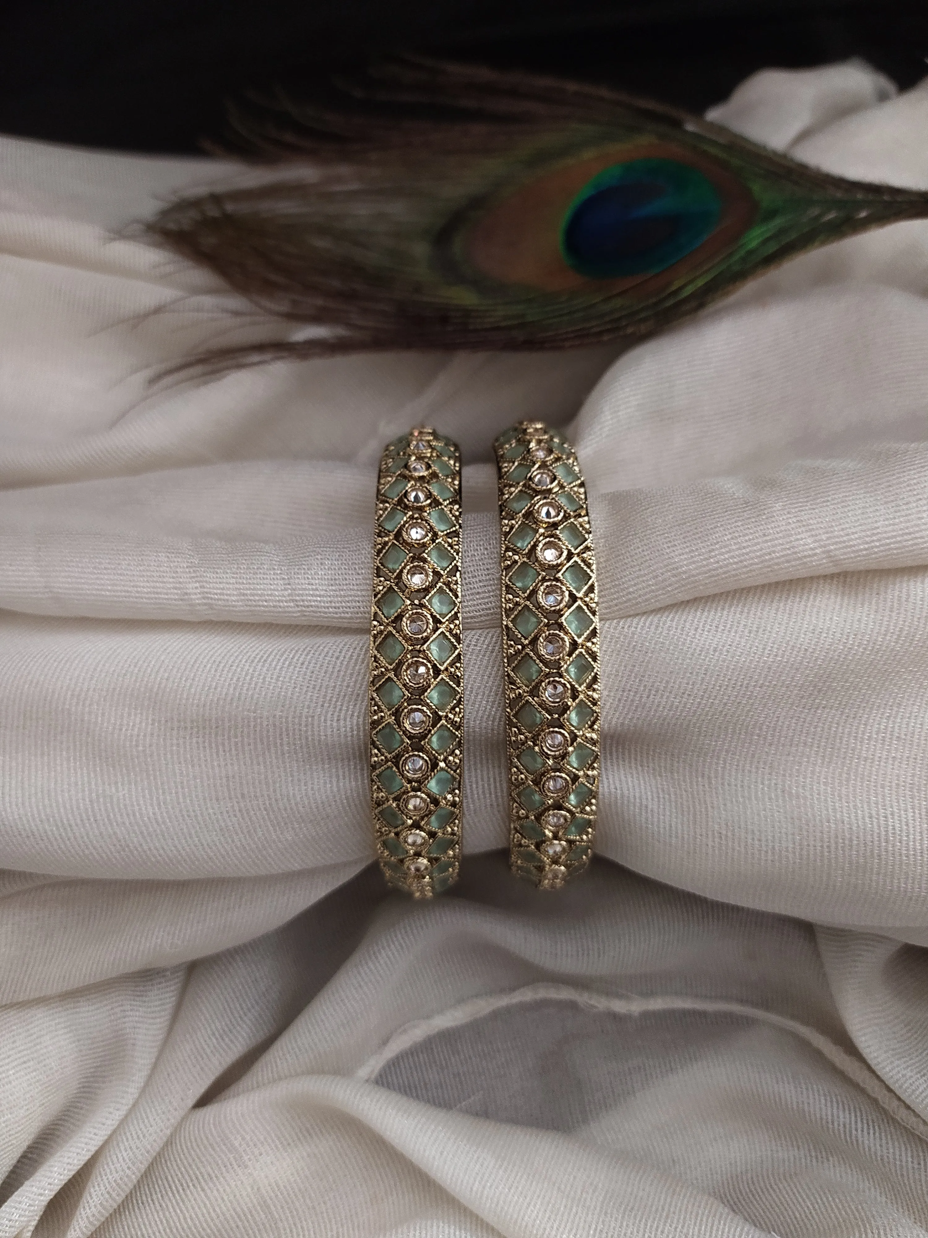 Amazing Choice Uncut Polki Mehandi Bangles