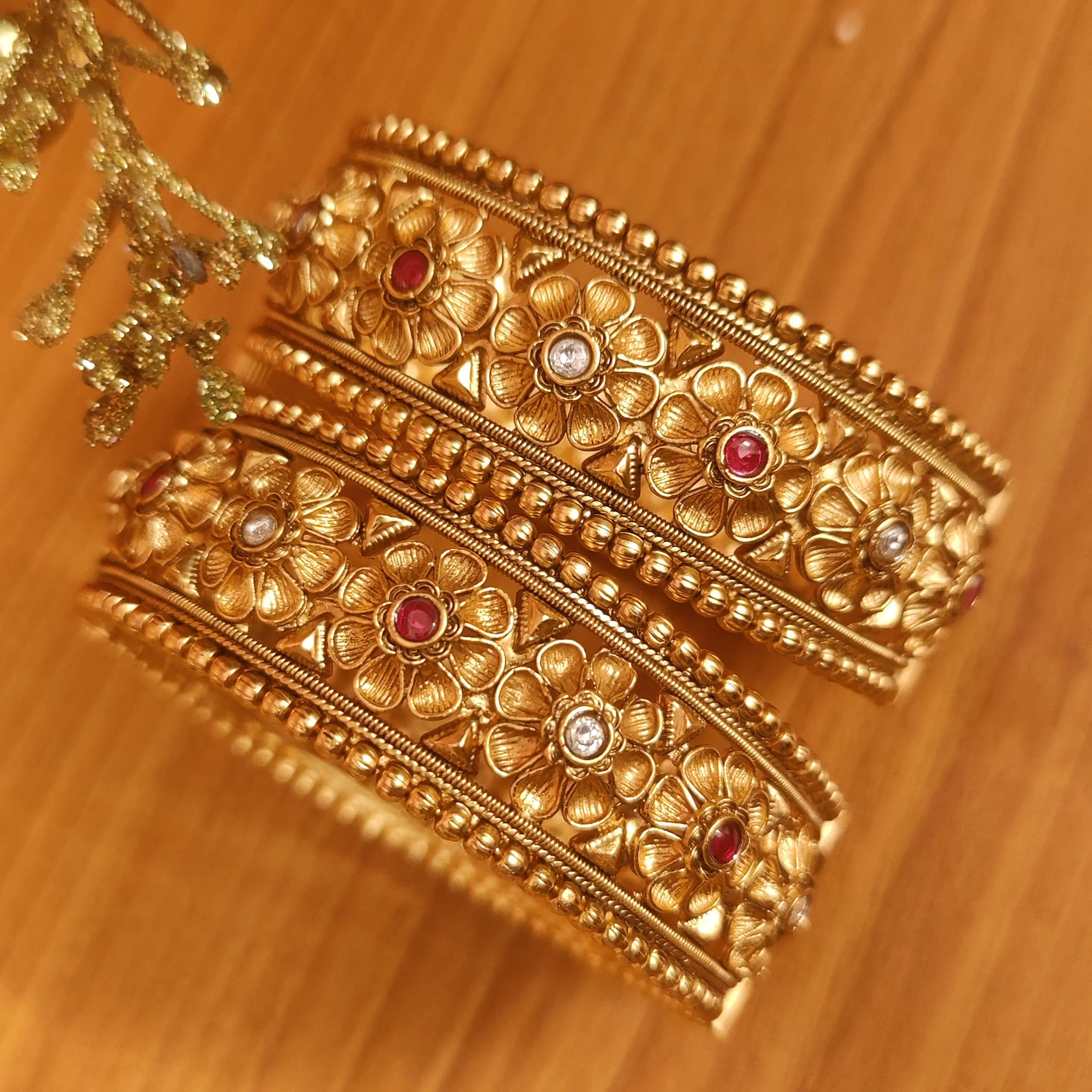 ANTIQUE GOLD PLATED FINE OPENABLE BANGLES