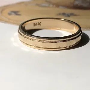 Beveled Milgrain Minimalist Gold Wedding Band - Size 5