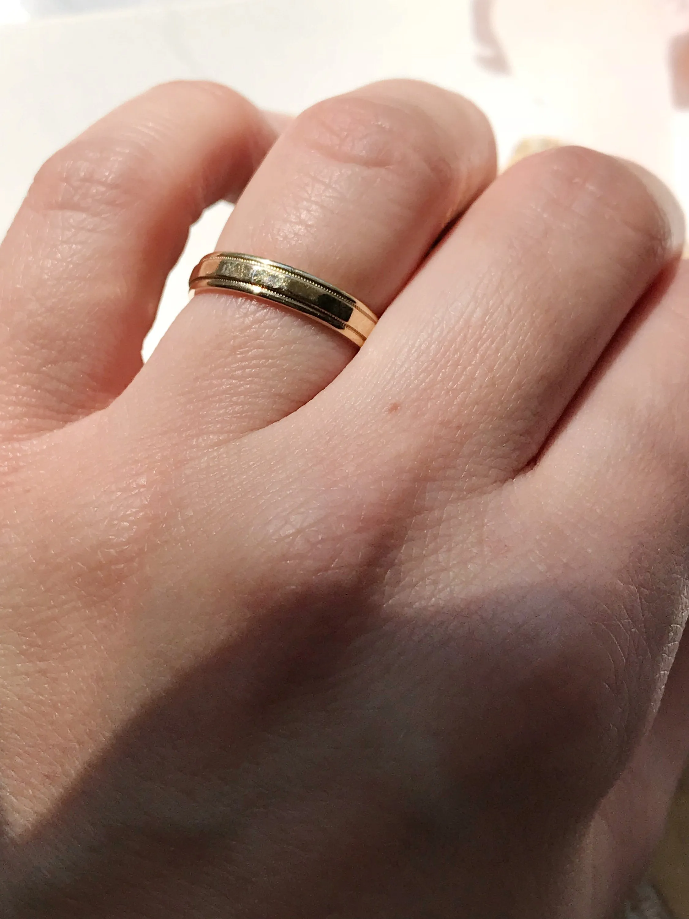 Beveled Milgrain Minimalist Gold Wedding Band - Size 5