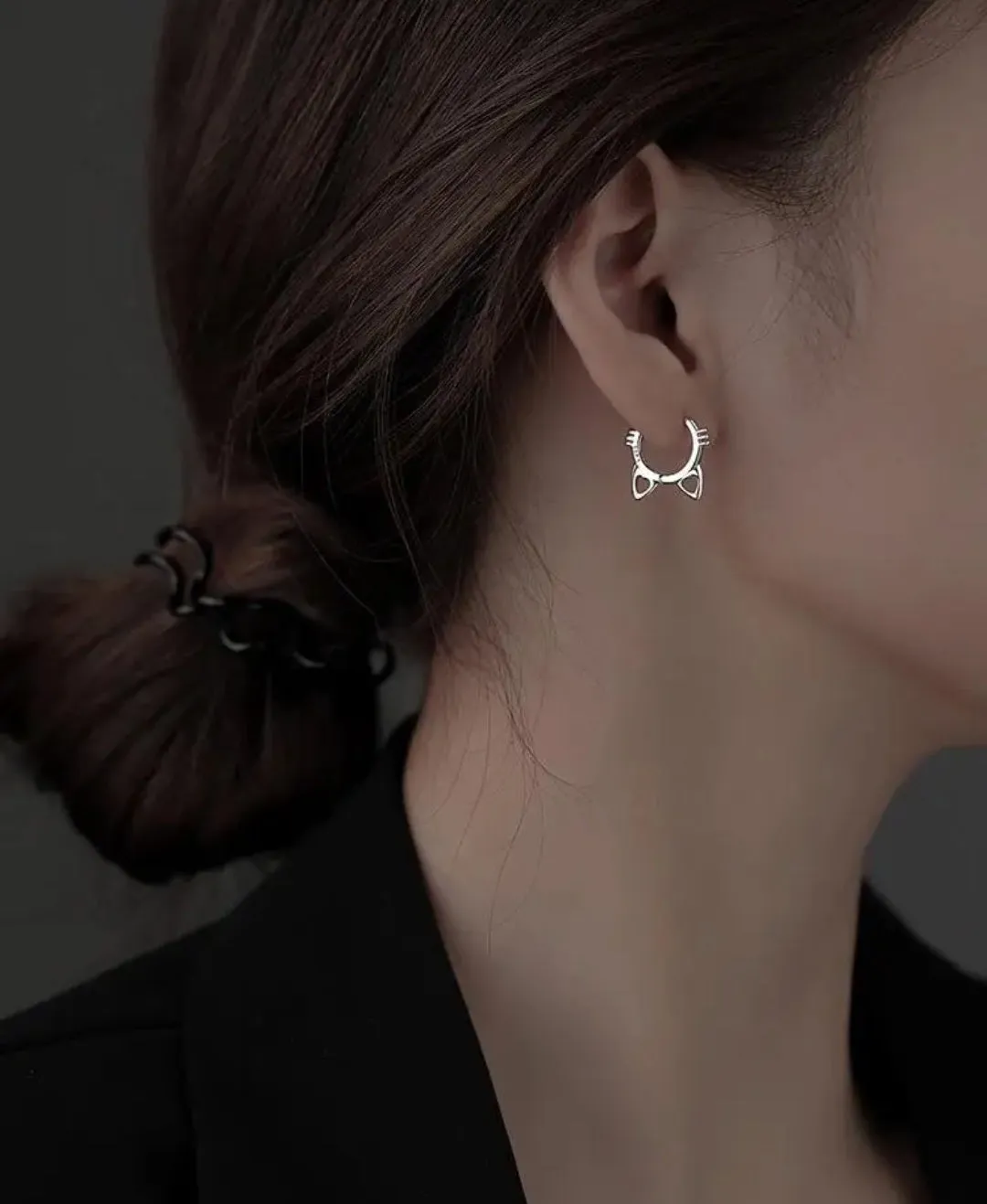 Exquisite 925 Sterling Silver Cat Hoop Earrings.