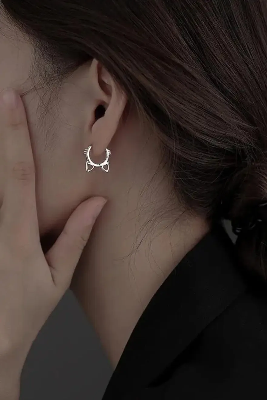 Exquisite 925 Sterling Silver Cat Hoop Earrings.