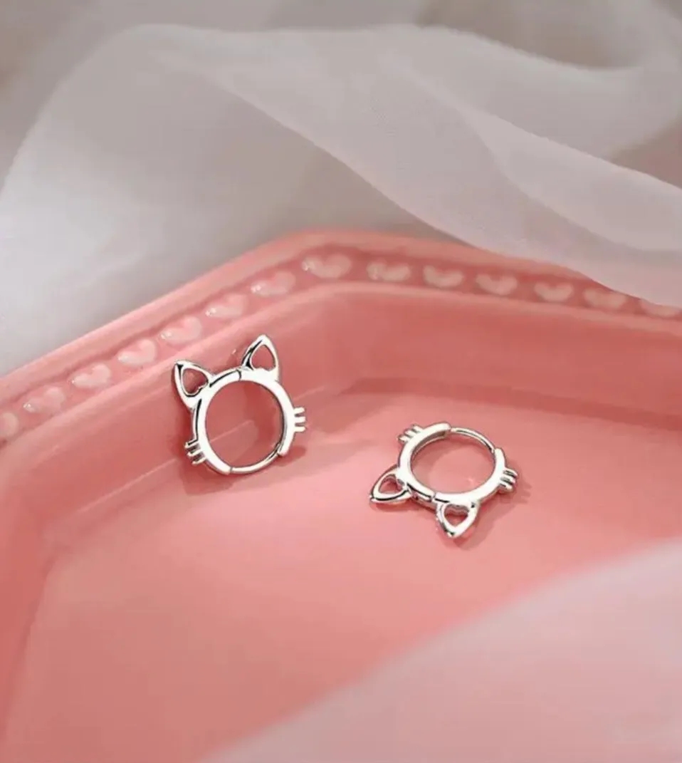 Exquisite 925 Sterling Silver Cat Hoop Earrings.