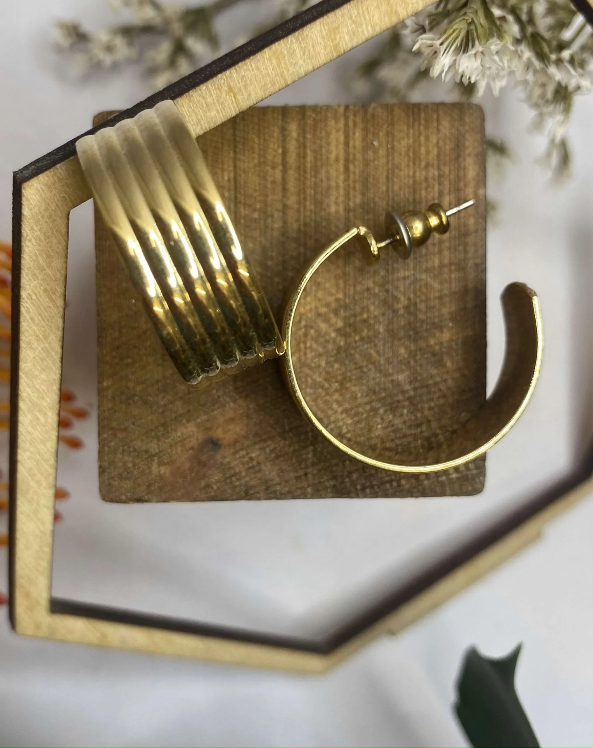 Exquisite Gold Patterned Hoops