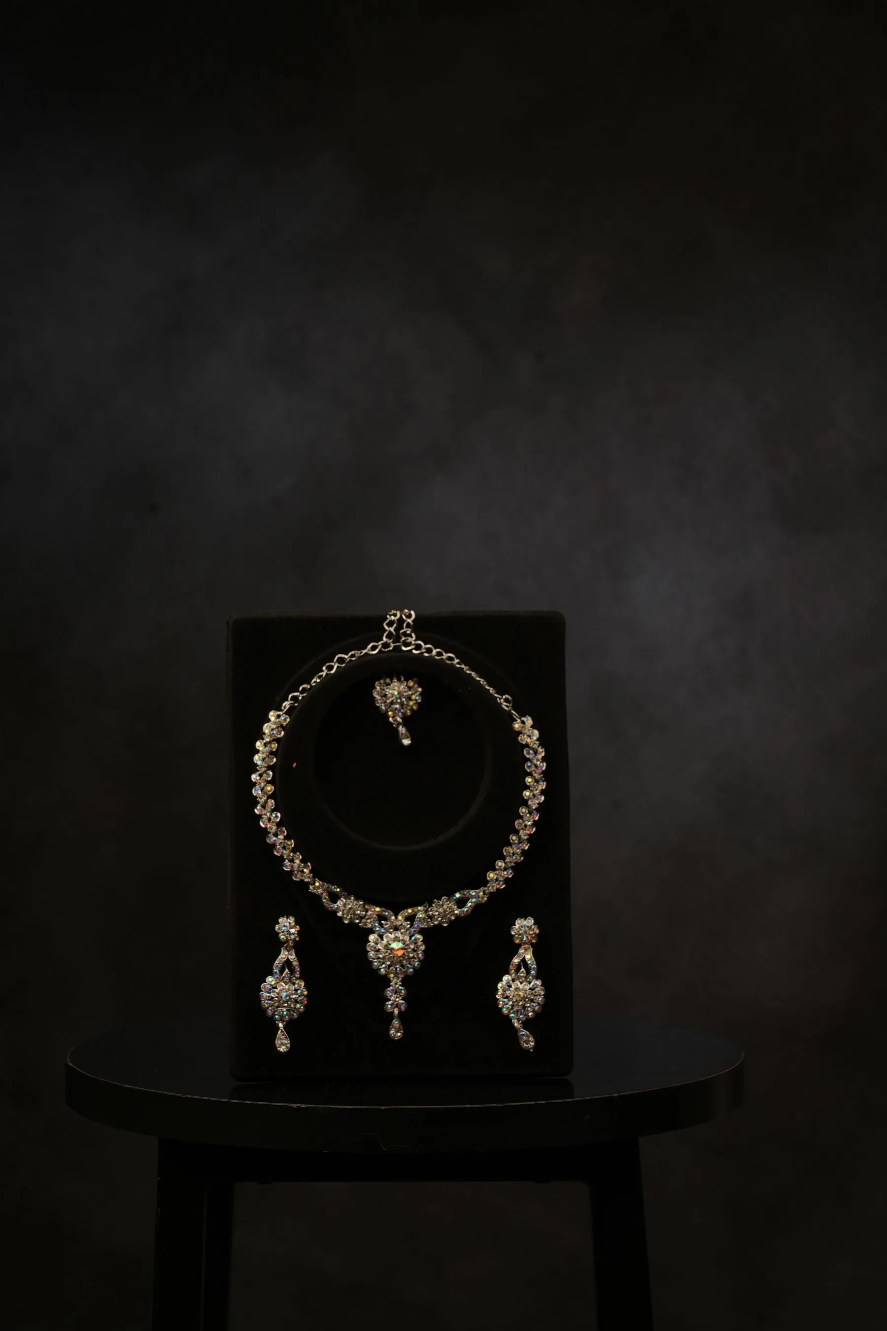 Exquisite Immitation Stone White Necklace Set - Includes Sparkling Earrings