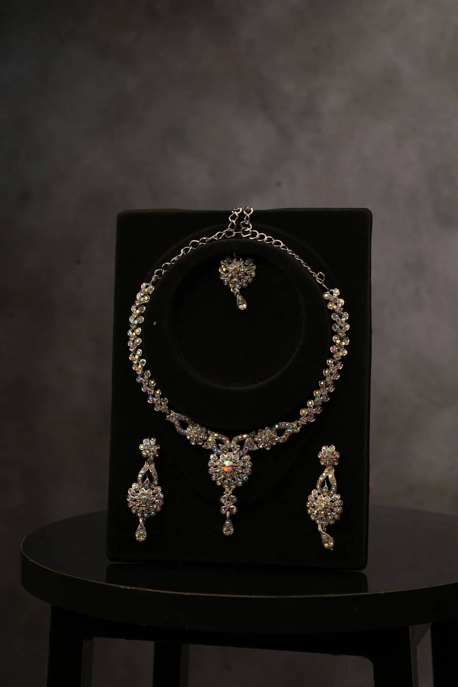 Exquisite Immitation Stone White Necklace Set - Includes Sparkling Earrings