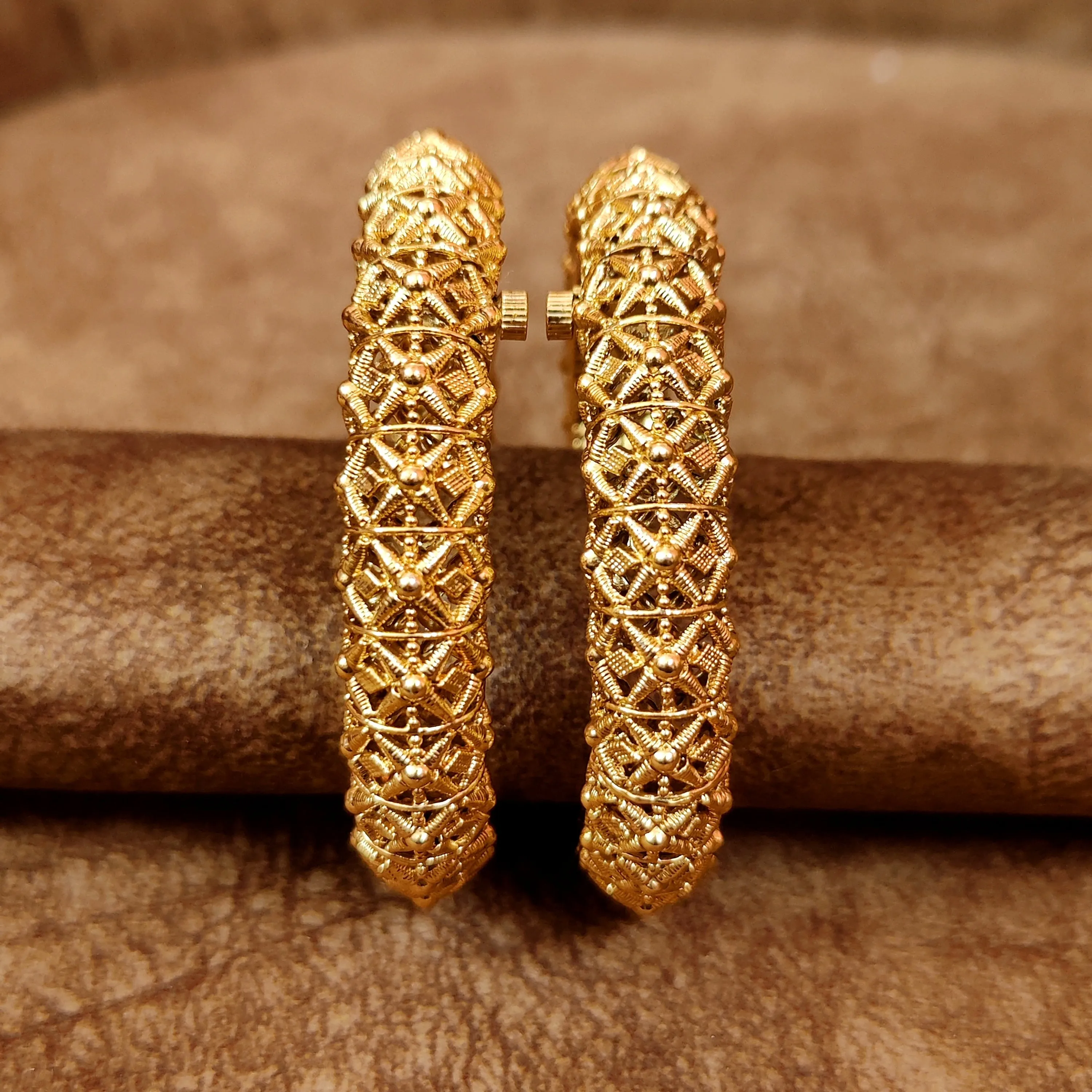GOLD PLATED REAL GOLD LOOK ALIKE OPENABLE BANGLES