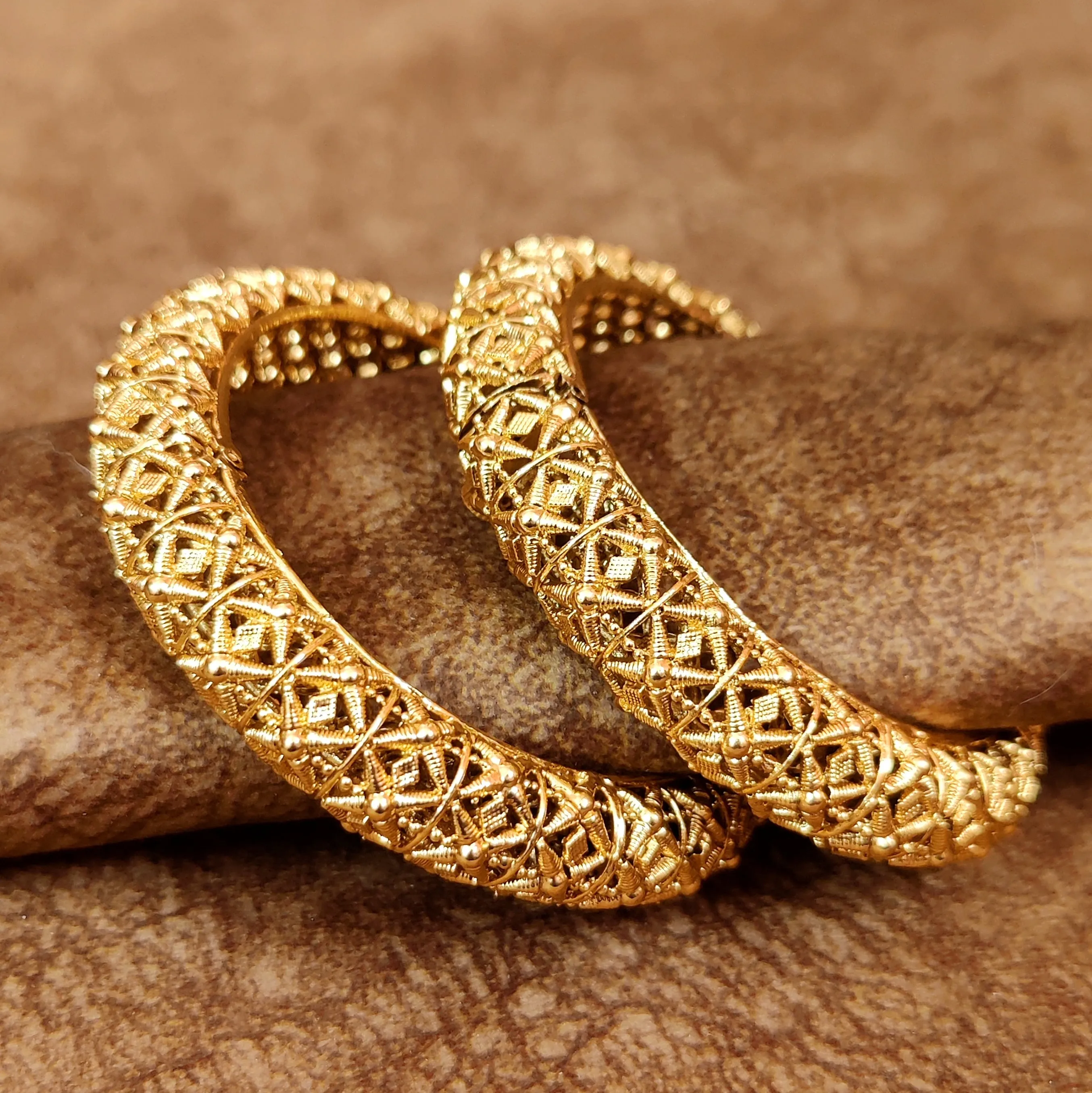 GOLD PLATED REAL GOLD LOOK ALIKE OPENABLE BANGLES