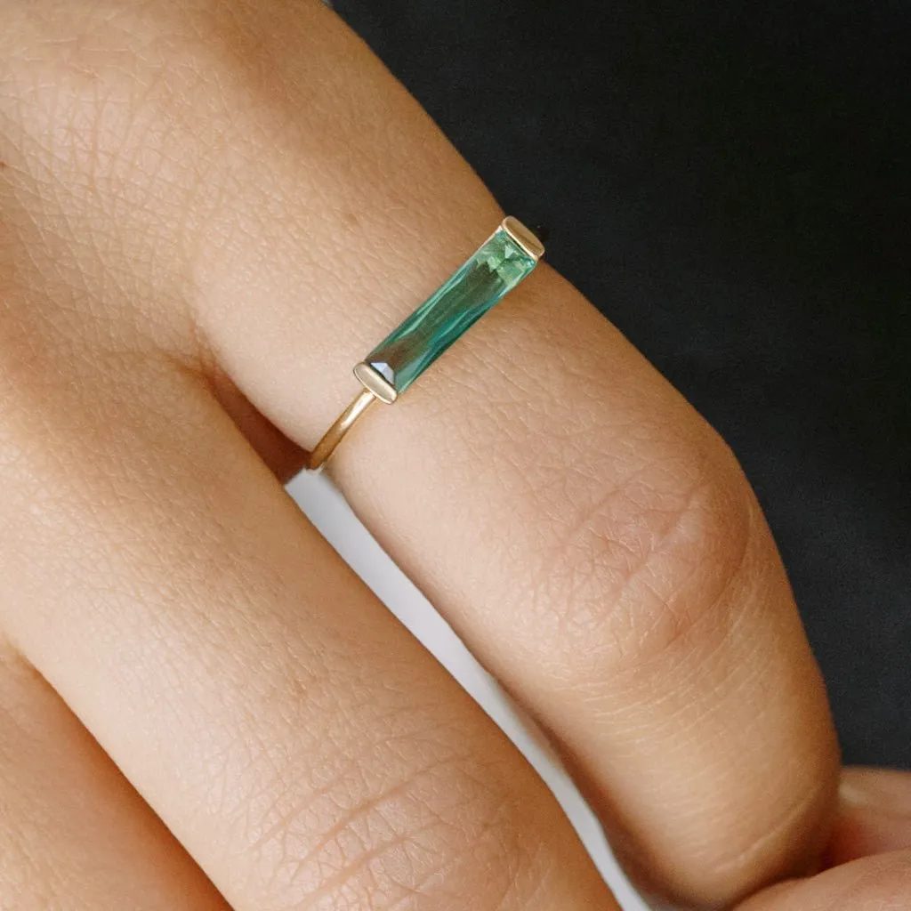 Lorena Baguette Ring (Spring Green)