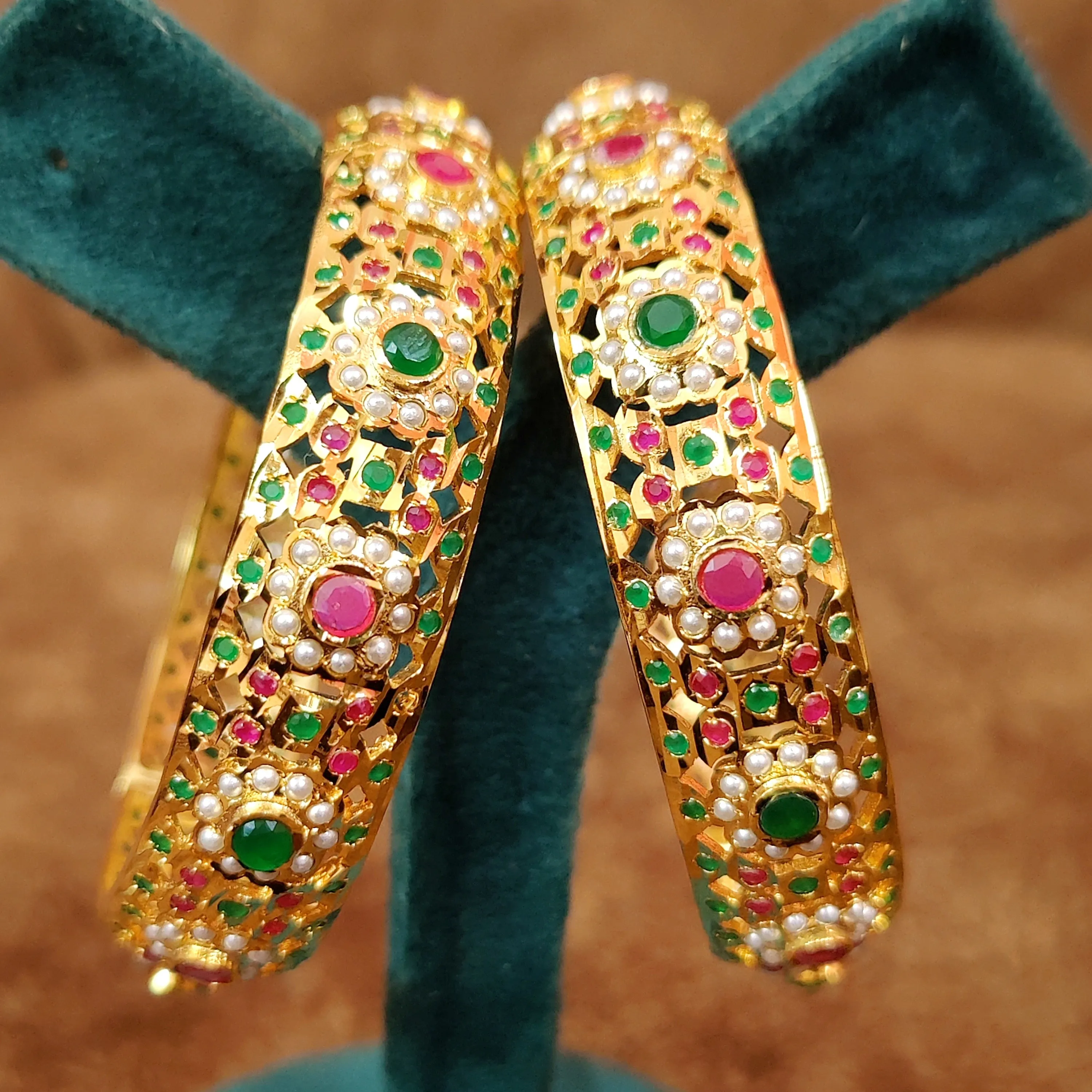 MUTICOLOUR SEMI-PRECIOUS PEARL STONE JADAU OPENABLE BANGLES