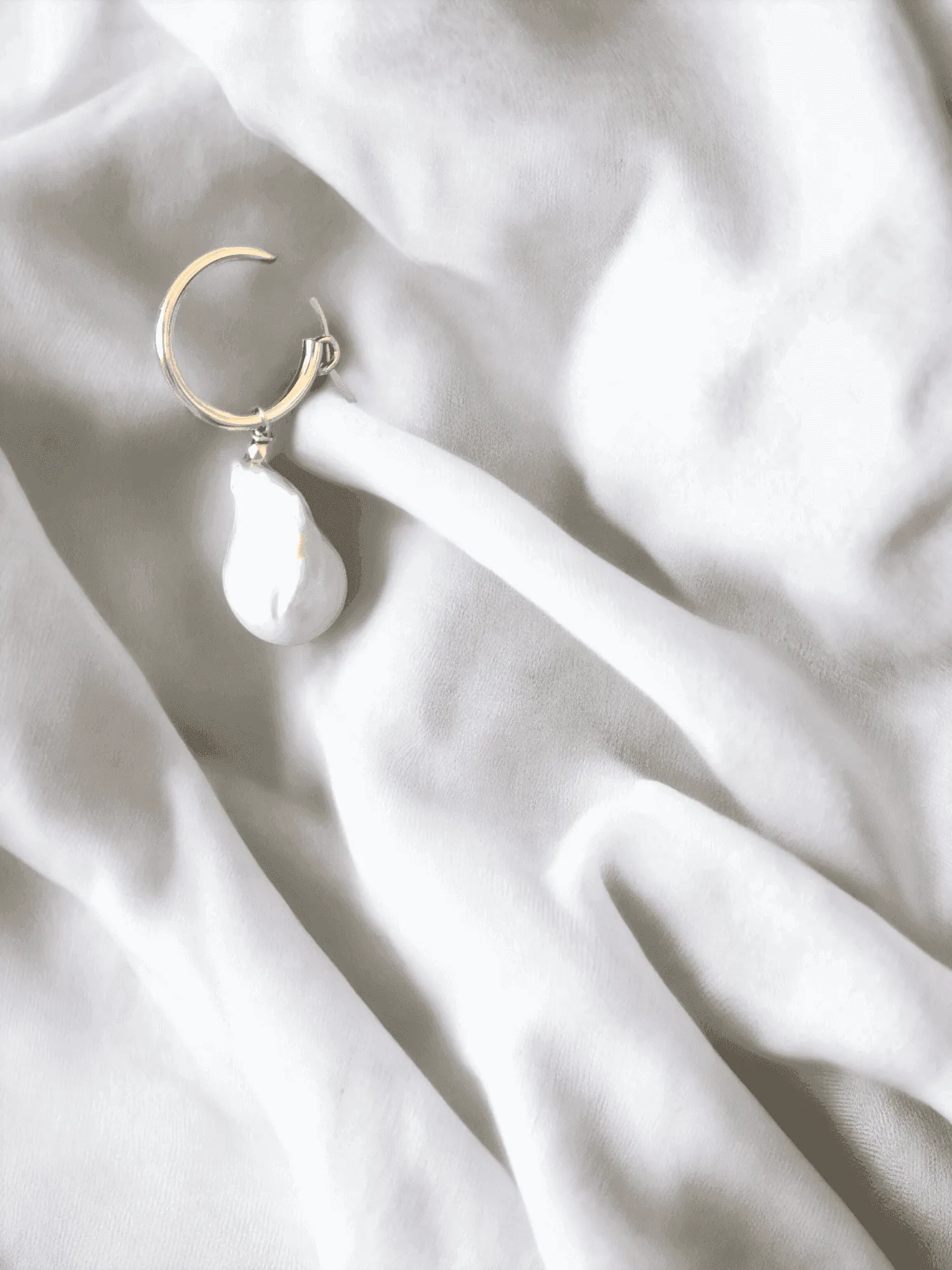 Naya Hoop Earrings