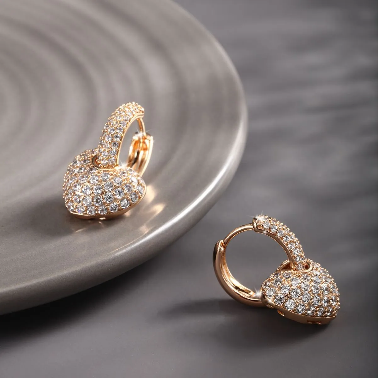 New Heart Earrings Alloy Micro-encrusted Zirconium Earrings Personalized Fashion Love Earrings for Women