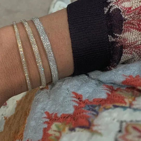 One Row Parallel 18K Gold, Rosegold or Whitegold Bangle w. Diamonds