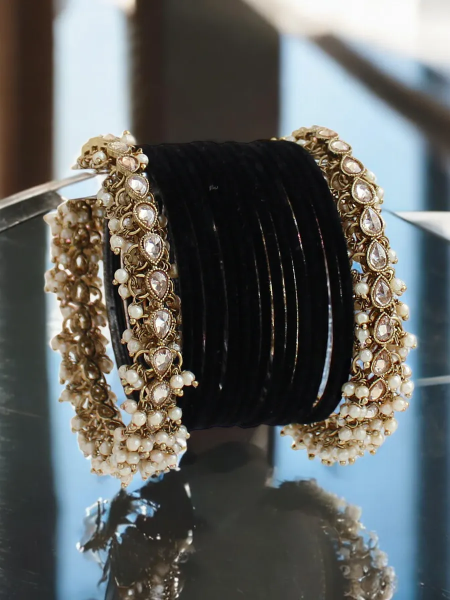 Pakistani Bridal Pearl Bangles Kundan Jewellery Set, Pakistani Wedding Pearl Bangles, Chura set, Bangles Set, Indian Jewellery Set, Kundan Jewelry, Pearl Chooda Set, Bridal Choora Set