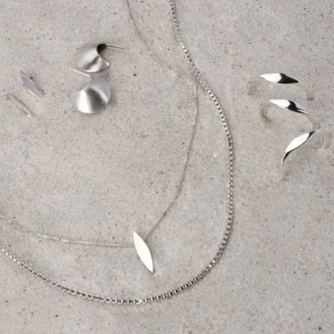 SILVER MARQUISE SIGNET BAND