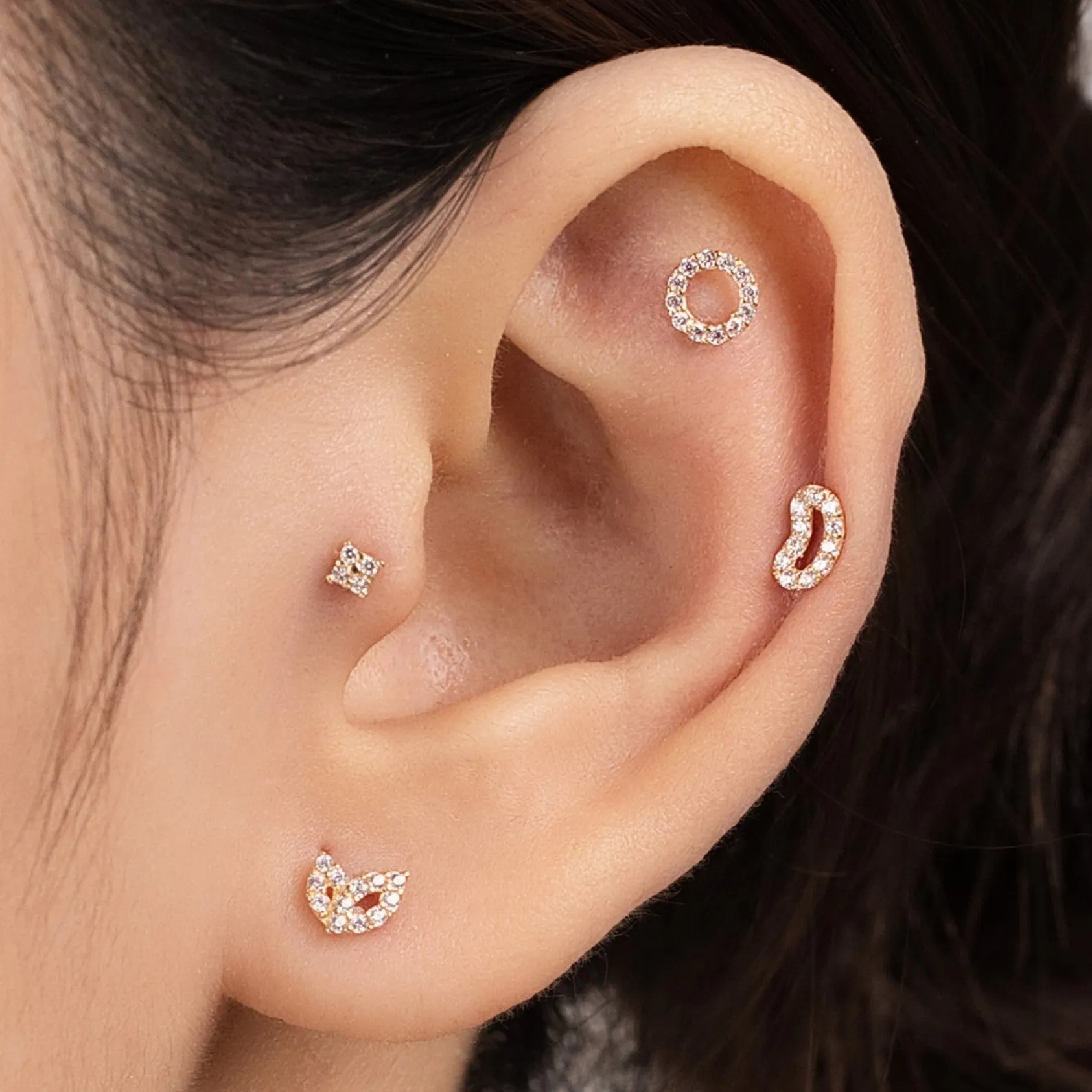 Sparkling Circle Piercing in Yellow Gold with Cubic Zirconia
