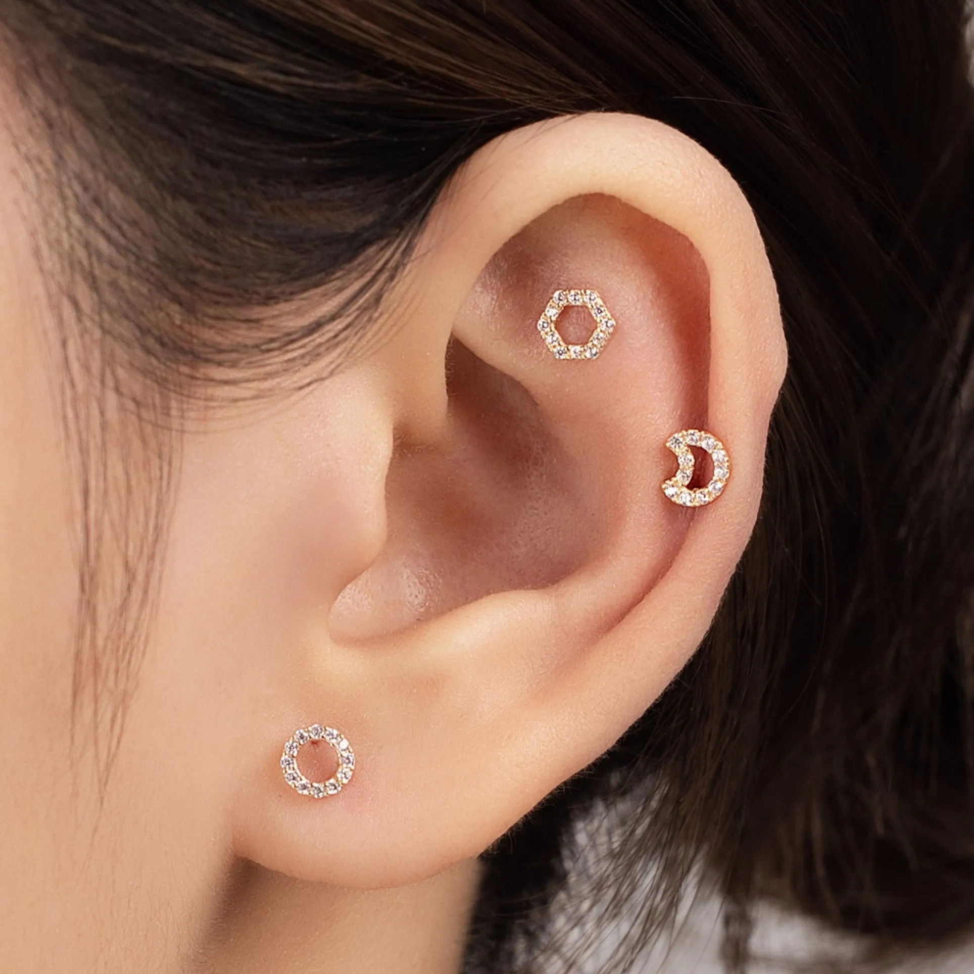 Sparkling Circle Piercing in Yellow Gold with Cubic Zirconia