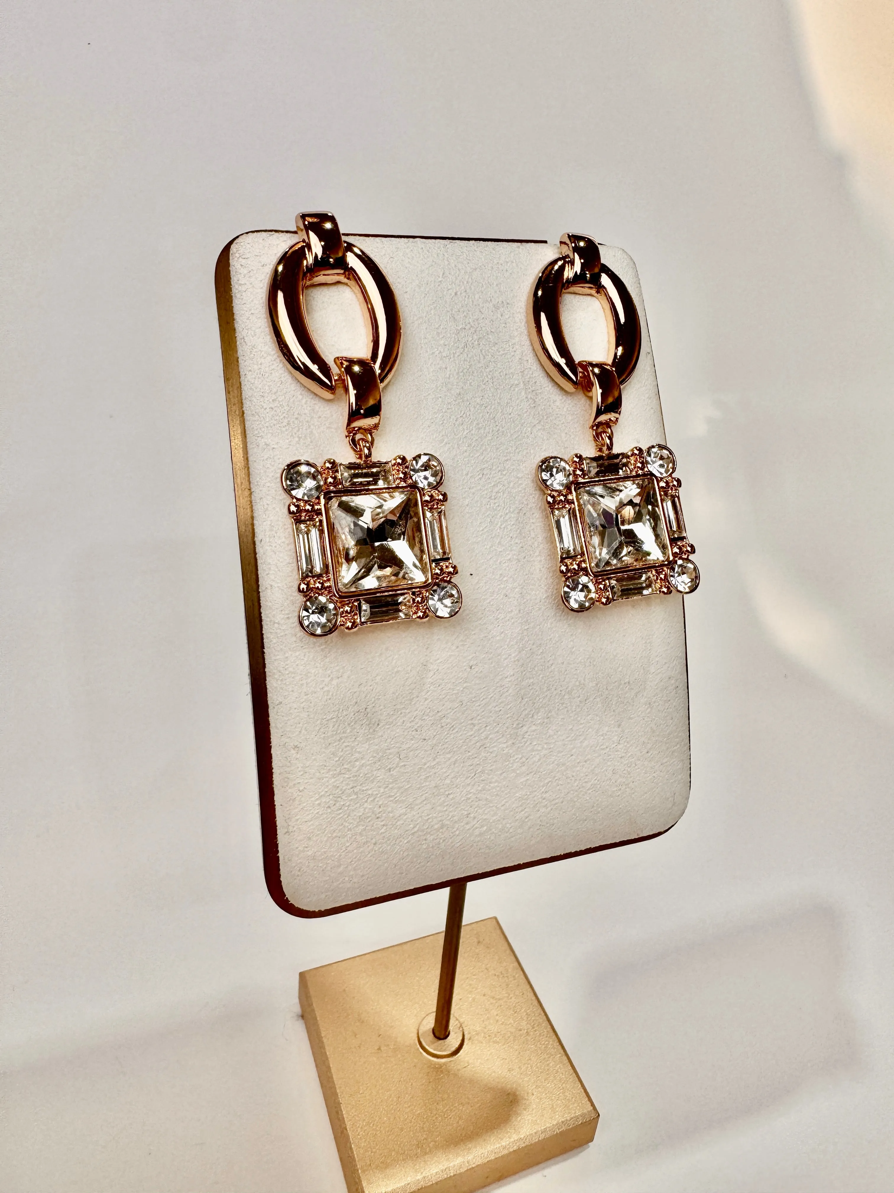 Victoria - Elegant Earrings with Crystals