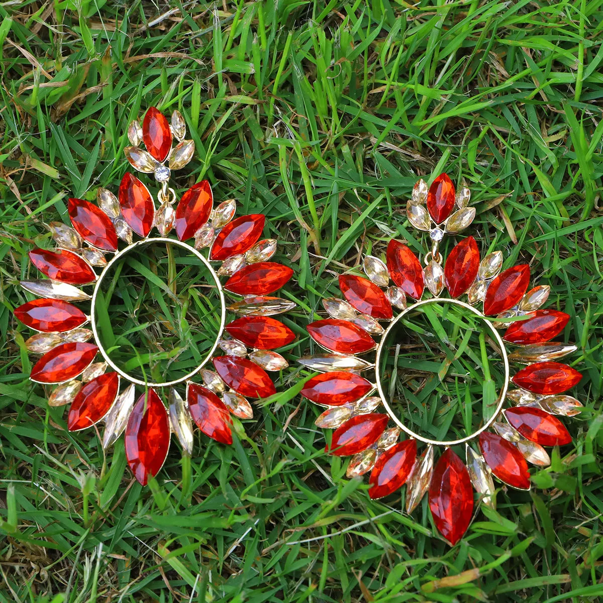 Wholesale Super Sparkling Round Banquet Alloy Diamond Earrings
