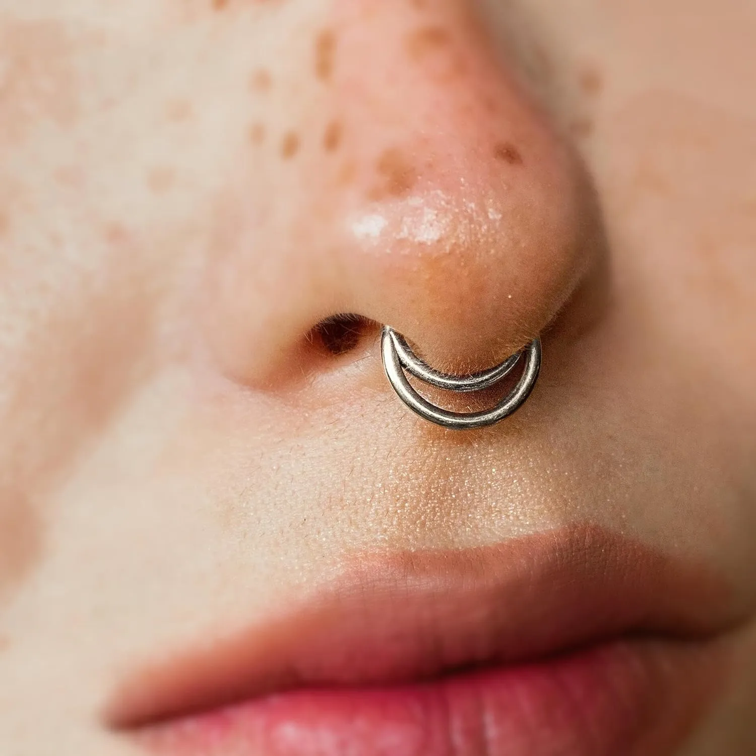 ZMANYIJEW 316L Surgical Steel 16G Minimalist Lines Septum Nose Rings Silver Gold Septum Ring Septum Clicker Nose Ring Hoop Piercing for Women Men